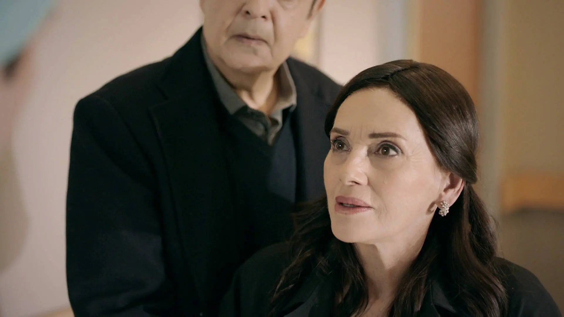 Feride Tras el cristal
