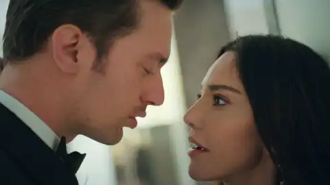 Sedat y Cana Tras el cristal