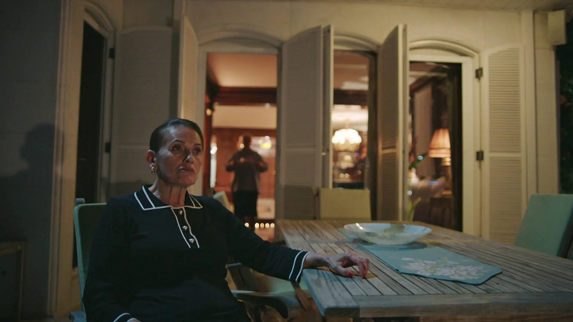 Feride Tras el cristal