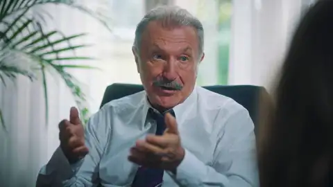 Rifat Tras el cristal