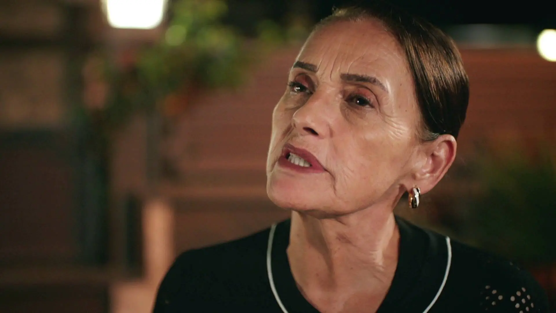 Feride Tras el cristal