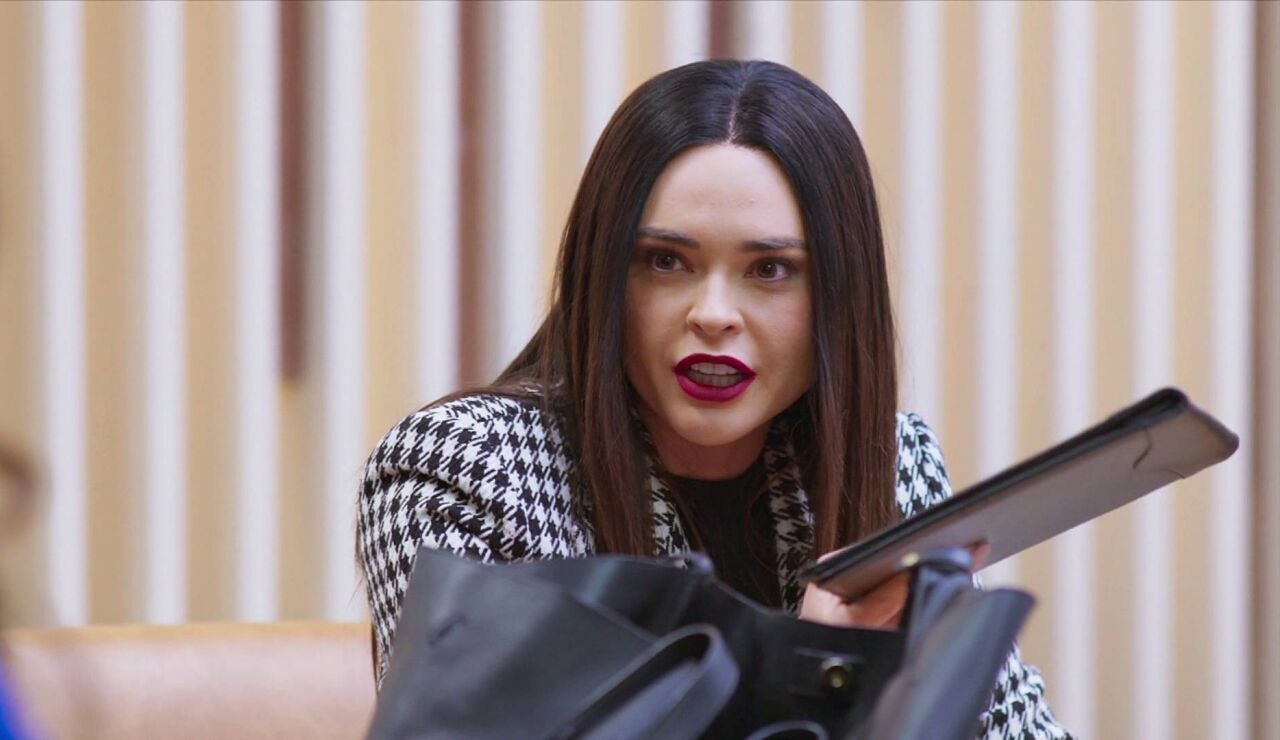 Soraya toma el control de la empresa Salvatierra y despide a todos 