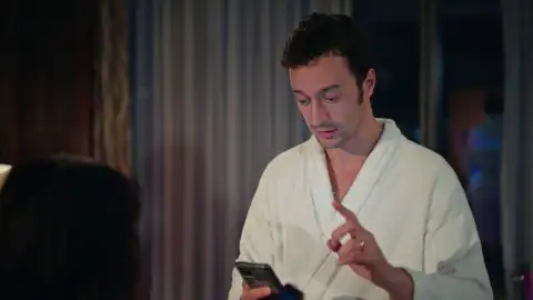 Sedat Tras el cristal