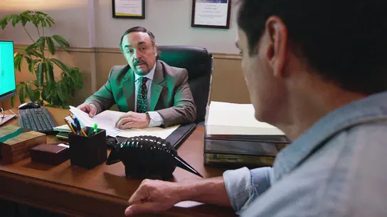 Vicente teme perder su casa y acude a un abogado Vicente teme perder su casa y acude a un abogado