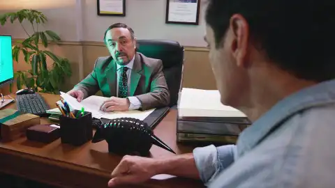 Vicente teme perder su casa y acude a un abogado Vicente teme perder su casa y acude a un abogado