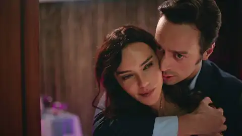 Sedat y Cana Tras el cristal