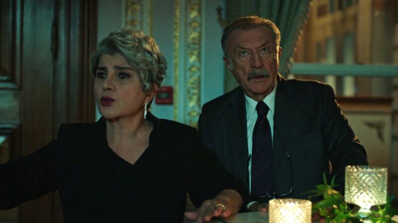 Una noticia bomba sacude la tranquila fiesta de cumpleaños de los Koroglu