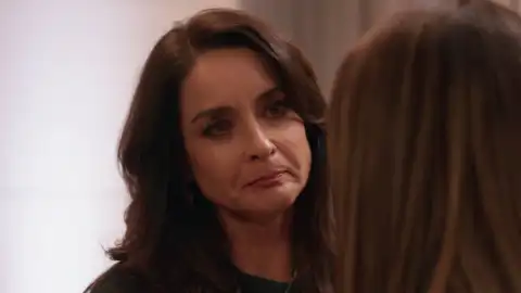 Natalia le pide a Andrea que vuelva a casa con ella Natalia le pide a Andrea que vuelva a casa con ella