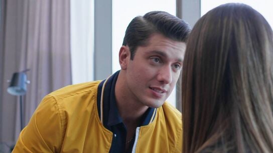 Omar le pide matrimonio a Andrea 