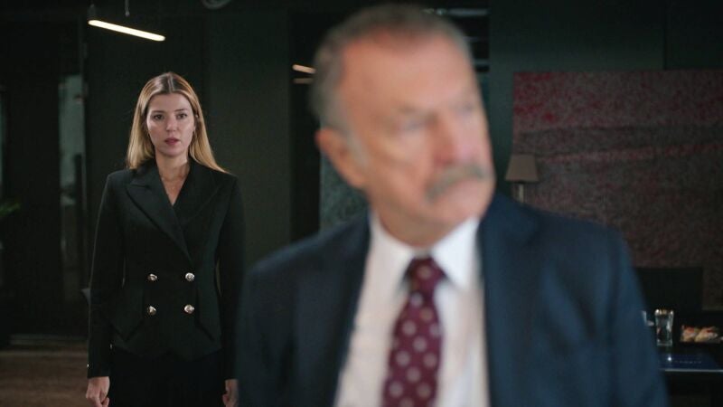 Selen desafía a su padre Rifat y se niega a divorciarse de Levent