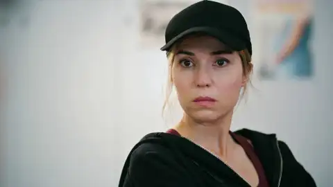 Selen Tras el cristal