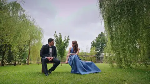 nalan y Hayrin Tras el cristal