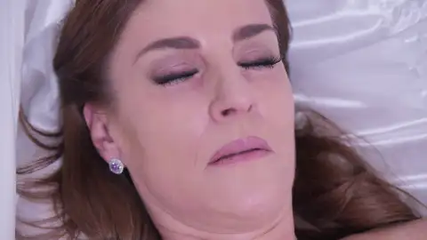 El plan macabro de Constanza: finge su muerte y su familia llora su pérdida El plan macabro de Constanza: finge su muerte y su familia llora su pérdida