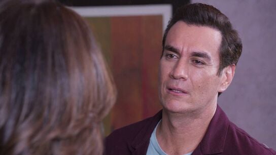 Vicente atraviesa un mal momento personal: se enfrenta a Olga y queda desconcertado tras la impactante confesi&oacute;n de Natalia a Adri&aacute;n