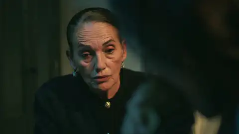 Feride Tras el cristal