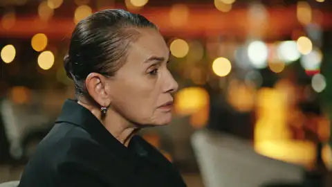 Feride Tras el cristal