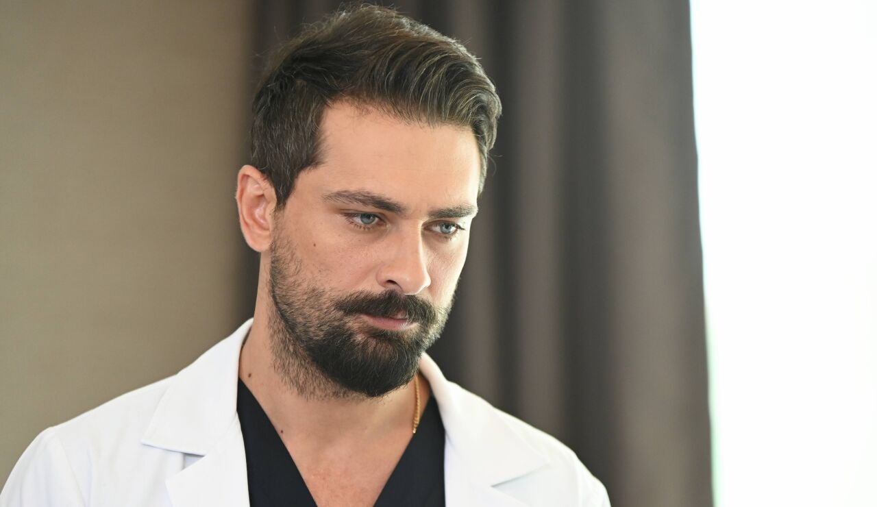 Ferman, el brillante pero arrogante jefe de cirug&iacute;a con un secreto inconfesable 