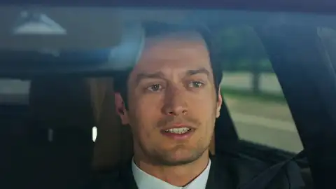 Sedat Tras el cristal