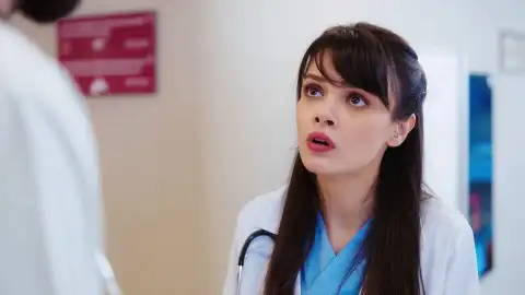 Nazli recupera la confianza en sí misma Nazli recupera la confianza en sí misma