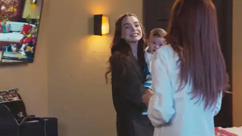 Valeria, feliz tras besarse con Mateo Valeria, feliz tras besarse con Mateo