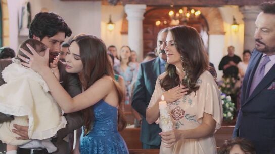Se celebra el bautizo del hijo de Valeria y Mateo 