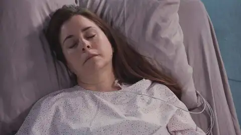 Fedra ataca de nuevo: envenena a Daniela en pleno hospital y está a punto de causarle la muerte Fedra ataca de nuevo: envenena a Daniela en pleno hospital y está a punto de causarle la muerte