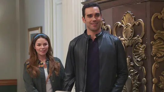 Rogelio anuncia a su familia que se ha casado con Paula Rogelio anuncia a su familia que se ha casado con Paula