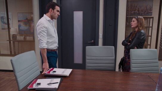Fuerte discusión entre Rogelio y Paula 