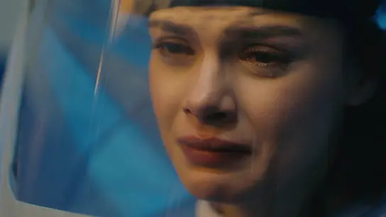 Nazli le confiesa a Ferman que está enamorada de él Nazli le confiesa a Ferman que está enamorada de él