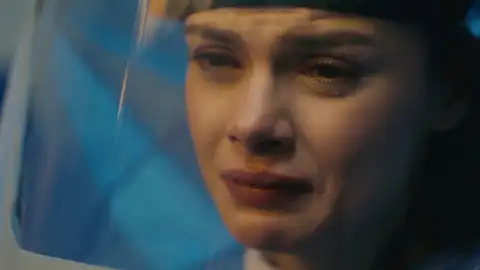 Nazli le confiesa a Ferman que está enamorada de él Nazli le confiesa a Ferman que está enamorada de él