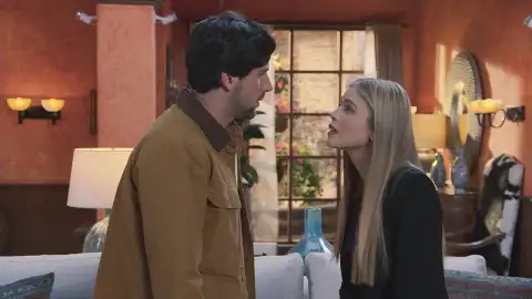 Natalia se alegra por lo ocurrido a Fedra Natalia se alegra por lo ocurrido a Fedra