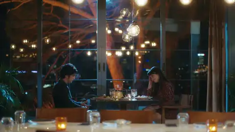 La primera cita romántica de Alí y Nazli no resulta como la joven había soñado La primera cita romántica de Alí y Nazli no resulta como la joven había soñado