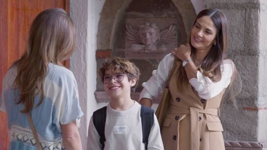 Lucas se convierte en el primer alumno de la escuela de música de Paula 