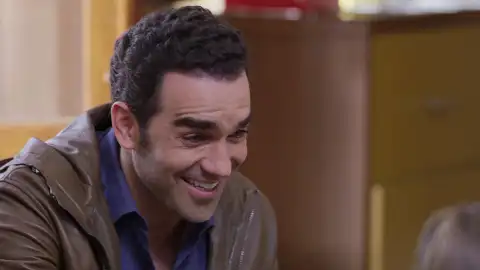 Rogelio conoce a Lucas sin saber que es su hijo Rogelio conoce a Lucas sin saber que es su hijo