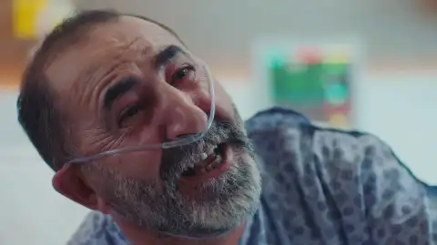 Alí se enfrenta a su padre moribundo y rompe su silencio tras años de abandono y dolor Alí se enfrenta a su padre moribundo y rompe su silencio tras años de abandono y dolor