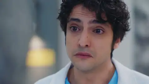 Alí le pregunta a su madre: "¿Por qué me abandonaste" Alí le pregunta a su madre: "¿Por qué me abandonaste"