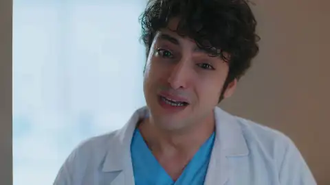 Después de años de silencio, Alí se sincera con su padre y se atreve a contarle cómo lo marcó su abandono Después de años de silencio, Alí se sincera con su padre y se atreve a contarle cómo lo marcó su abandono