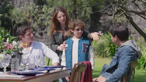 Los Iturbide, en shock tras la llegada de Lucas: nadie sabe si es hijo de Rogelio Los Iturbide, en shock tras la llegada de Lucas: nadie sabe si es hijo de Rogelio