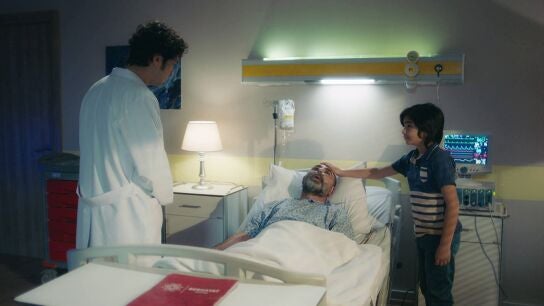 El padre de Al&iacute; fallece tras una emotiva reconciliaci&oacute;n con su hijo en sus &uacute;ltimos momentos 