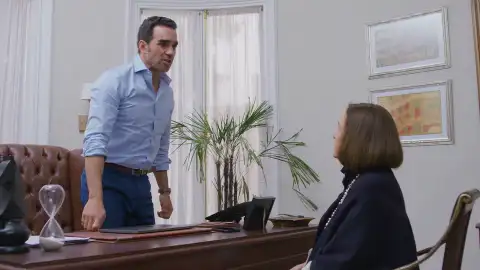 Rogelio culpa a su madre de alejarlo de Erika y de Lucas Rogelio culpa a su madre de alejarlo de Erika y de Lucas