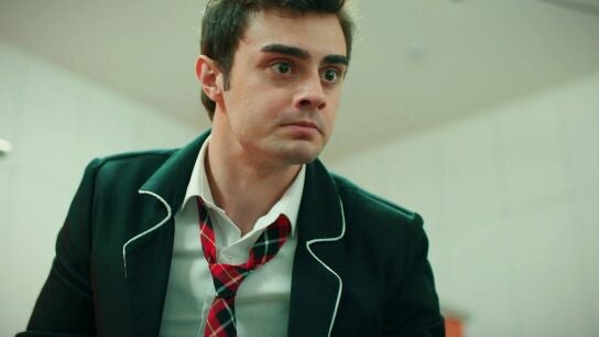 Los Eren sufren humillaciones en su nuevo colegio&hellip; &iexcl;pero &Ouml;mer se planta!