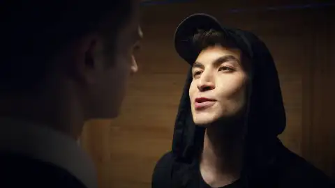 Tolga le cuenta su macabro plan a Berk Tolga le cuenta su macabro plan a Berk