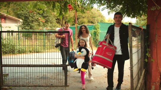 Kadir sale de prisión y recupera su hogar junto a sus hermanos