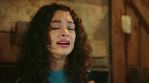 Asiye y Doruk no logran olvidarse el uno del otro Asiye y Doruk no logran olvidarse el uno del otro