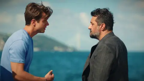 Akif, acorralado: Doruk exige justicia para los Eren y Tolga negocia su vuelta al colegio Akif, acorralado: Doruk exige justicia para los Eren y Tolga negocia su vuelta al colegio