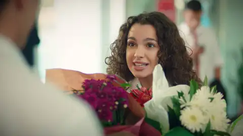 Asiye y Doruk retoman su relación con más fuerza que nunca tras el aparatoso accidente de coche que sufre el joven Asiye y Doruk retoman su relación con más fuerza que nunca tras el aparatoso accidente de coche que sufre el joven