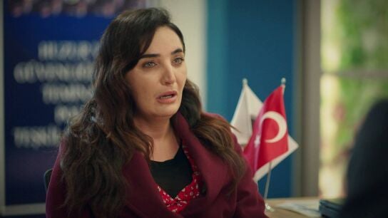 Ömer denunca a Şengül por haberles robado el dinero que ganaron en un sorteo