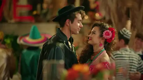 Se celebra la fiesta de disfraces de Ataman Se celebra la fiesta de disfraces de Ataman