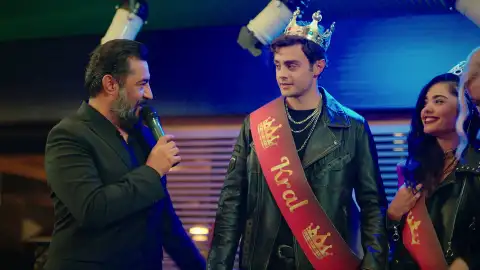 Ömer y Süzen se convierten en rey y reina del tradicional baile de disfraces Ömer y Süzen se convierten en rey y reina del tradicional baile de disfraces