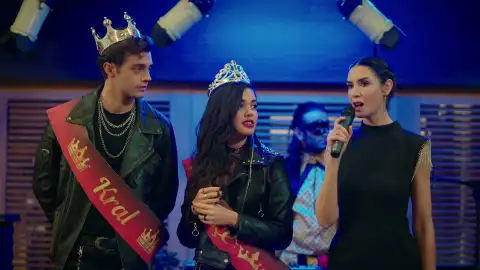 El secreto mejor guardado de Akif sale a la luz en la fiesta de disfraces del Ataman El secreto mejor guardado de Akif sale a la luz en la fiesta de disfraces del Ataman